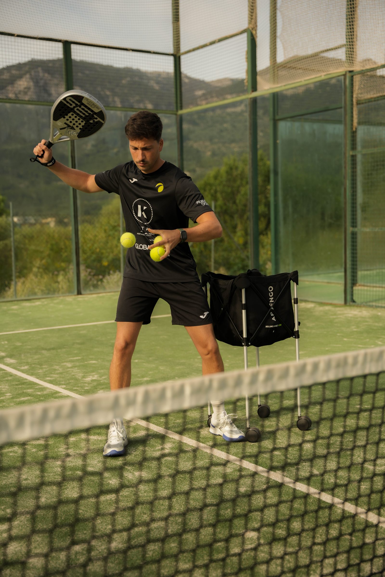 Marc Pou, padel coach and professional player in Mallorca, tossing the ball up